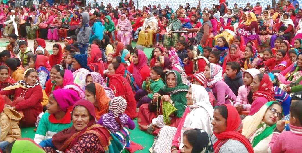 रविवार को नारायणबगड़ में उत्तरायणी सांस्कृतिक मेले में मौजूद लोगों की भीड़। रविवार को नारायणबगड़ में उत्तरायणी सांस्कृतिक मेले में मौजूद लोगों की भीड़।