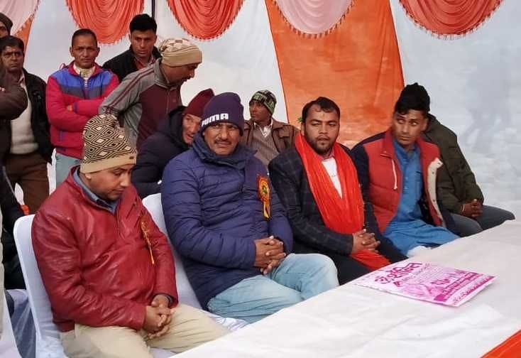 नेपाल सीमा में पंचेश्वर मंदिर में दो दिवसीय उत्तरायणी महोत्सव का शुभारंभ करने के बाद मंचासीन वि?
