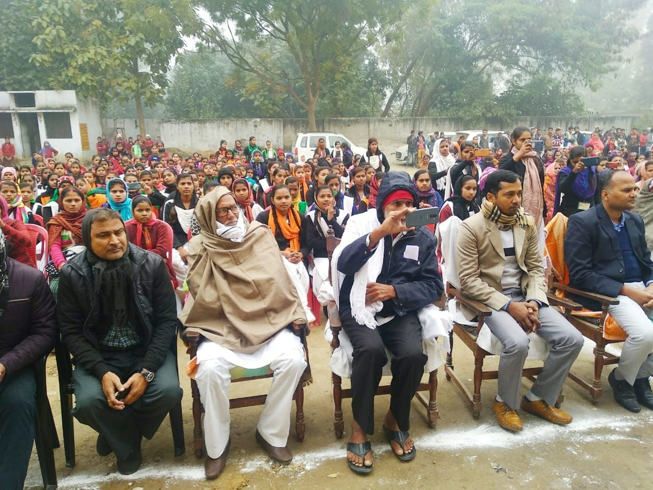 मेजवा में कैफी जयंती पर उपस्थित लोग। मेजवा में कैफी जयंती पर उपस्थित लोग।
