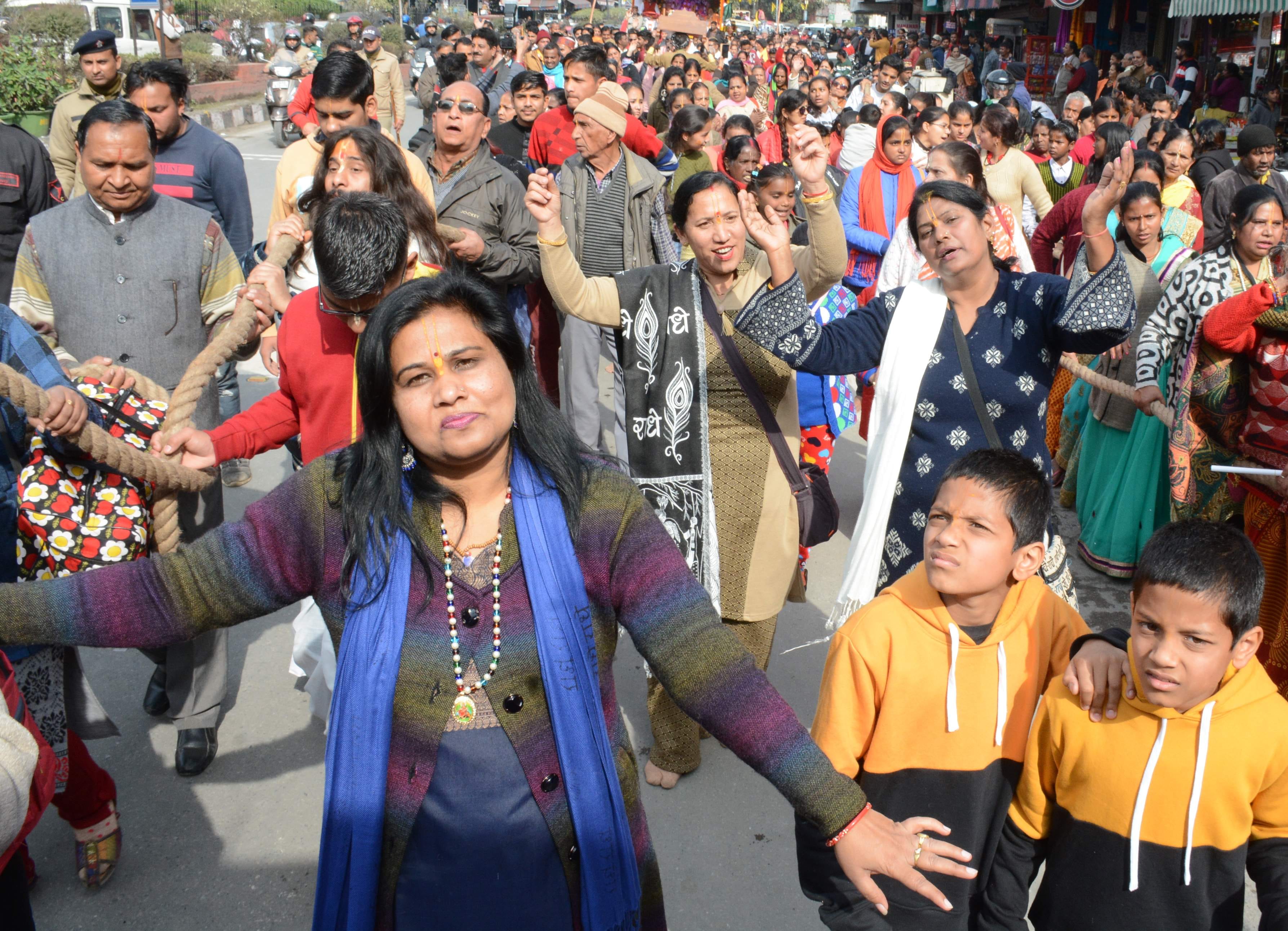 परेड मैदान से श्री जगन्नाथ मंदिर सेवा समिति की ओर से निकाली गई प्राचीन श्री जगन्नाथ रथ यात्रा में परेड मैदान से श्री जगन्नाथ मंदिर सेवा समिति की ओर से निकाली गई प्राचीन श्री जगन्नाथ रथ यात्रा में