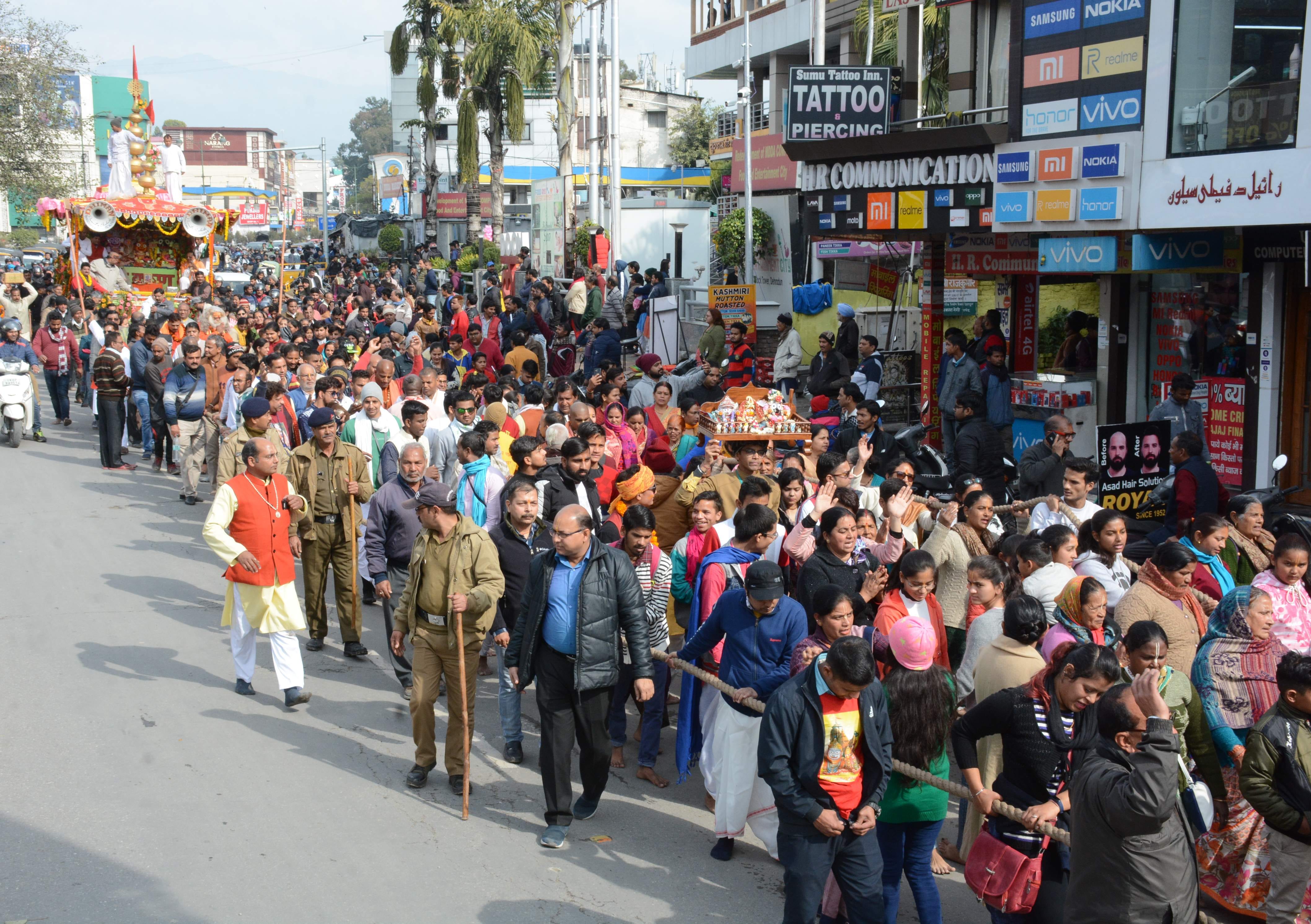 परेड मैदान से श्री जगन्नाथ मंदिर सेवा समिति की ओर से निकाली गई प्राचीन श्री जगन्नाथ रथ यात्रा में परेड मैदान से श्री जगन्नाथ मंदिर सेवा समिति की ओर से निकाली गई प्राचीन श्री जगन्नाथ रथ यात्रा में