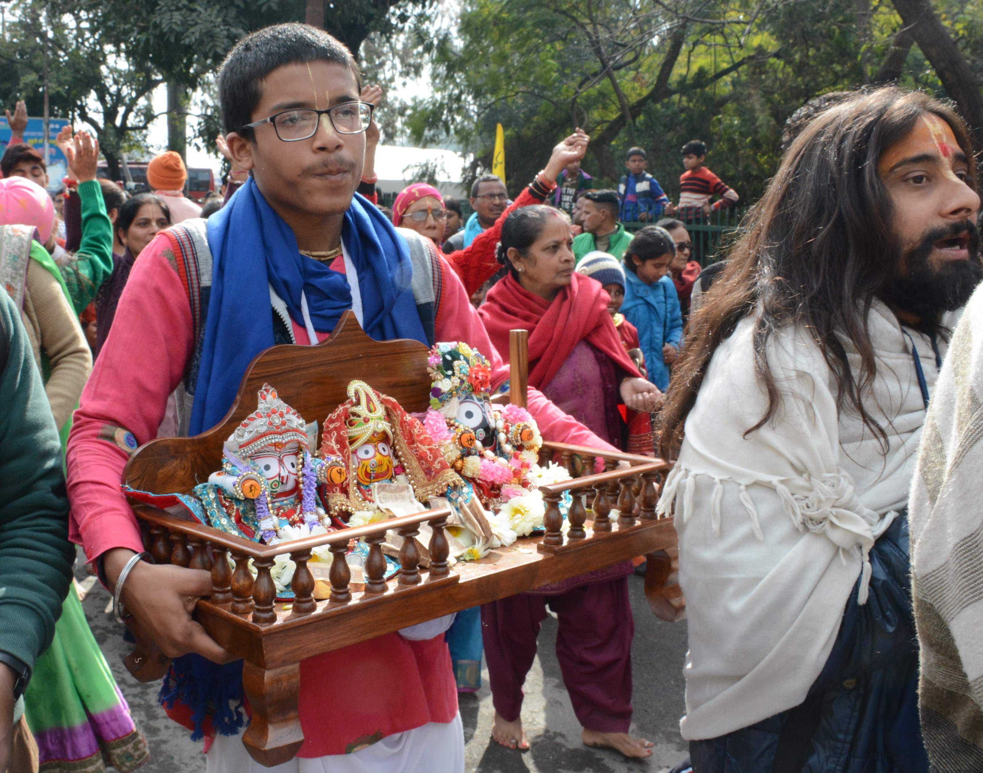 परेड मैदान से श्री जगन्नाथ मंदिर सेवा समिति की ओर से निकाली गई प्राचीन श्री जगन्नाथ रथ यात्रा में परेड मैदान से श्री जगन्नाथ मंदिर सेवा समिति की ओर से निकाली गई प्राचीन श्री जगन्नाथ रथ यात्रा में