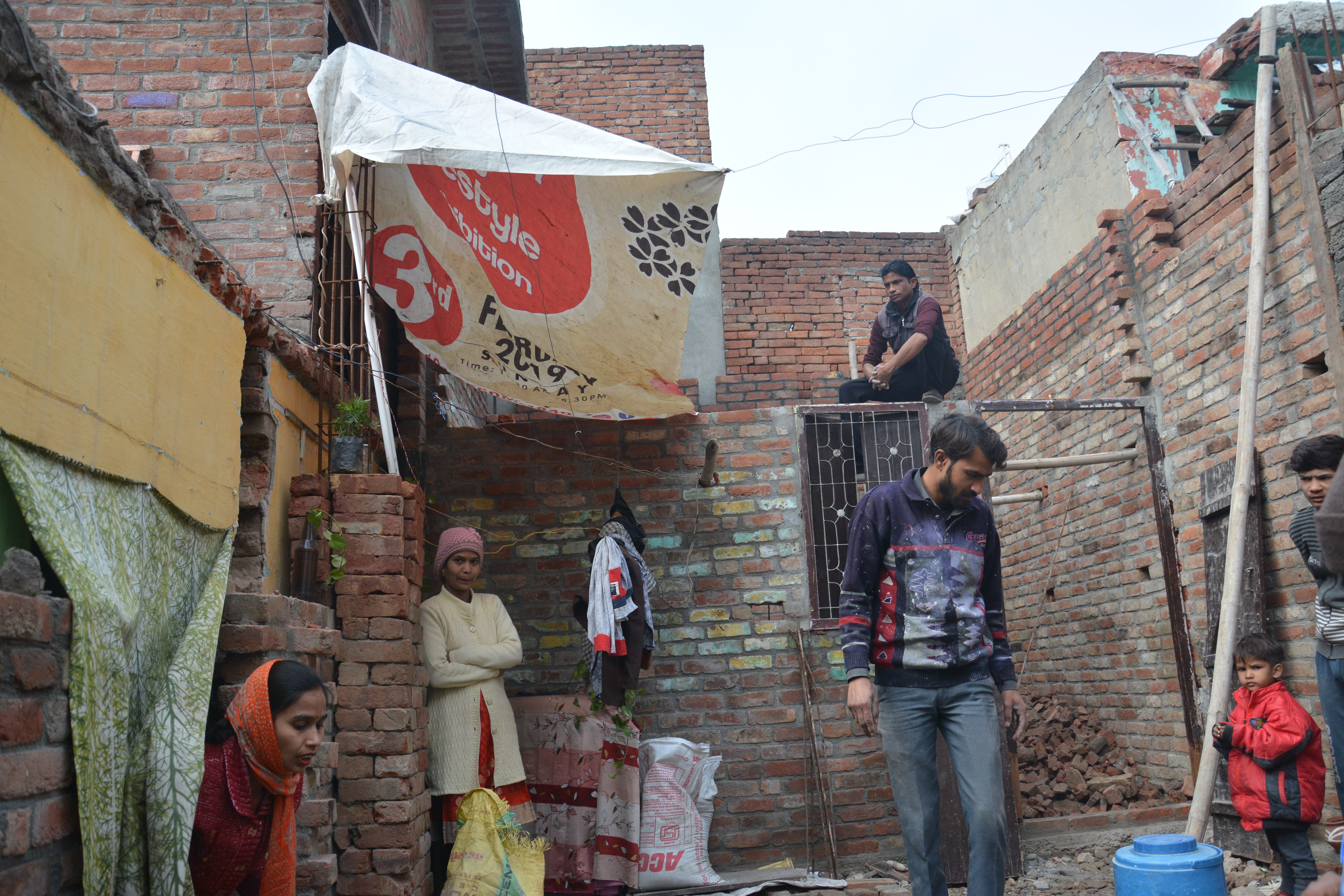 रैदासपुरी में प्रधानमंत्री योजना के निर्माणाधीन मकान। रैदासपुरी में प्रधानमंत्री योजना के निर्माणाधीन मकान।