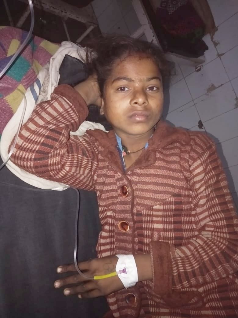 गोली से घायल सलोनी जिला अस्पताल में भर्ती ।