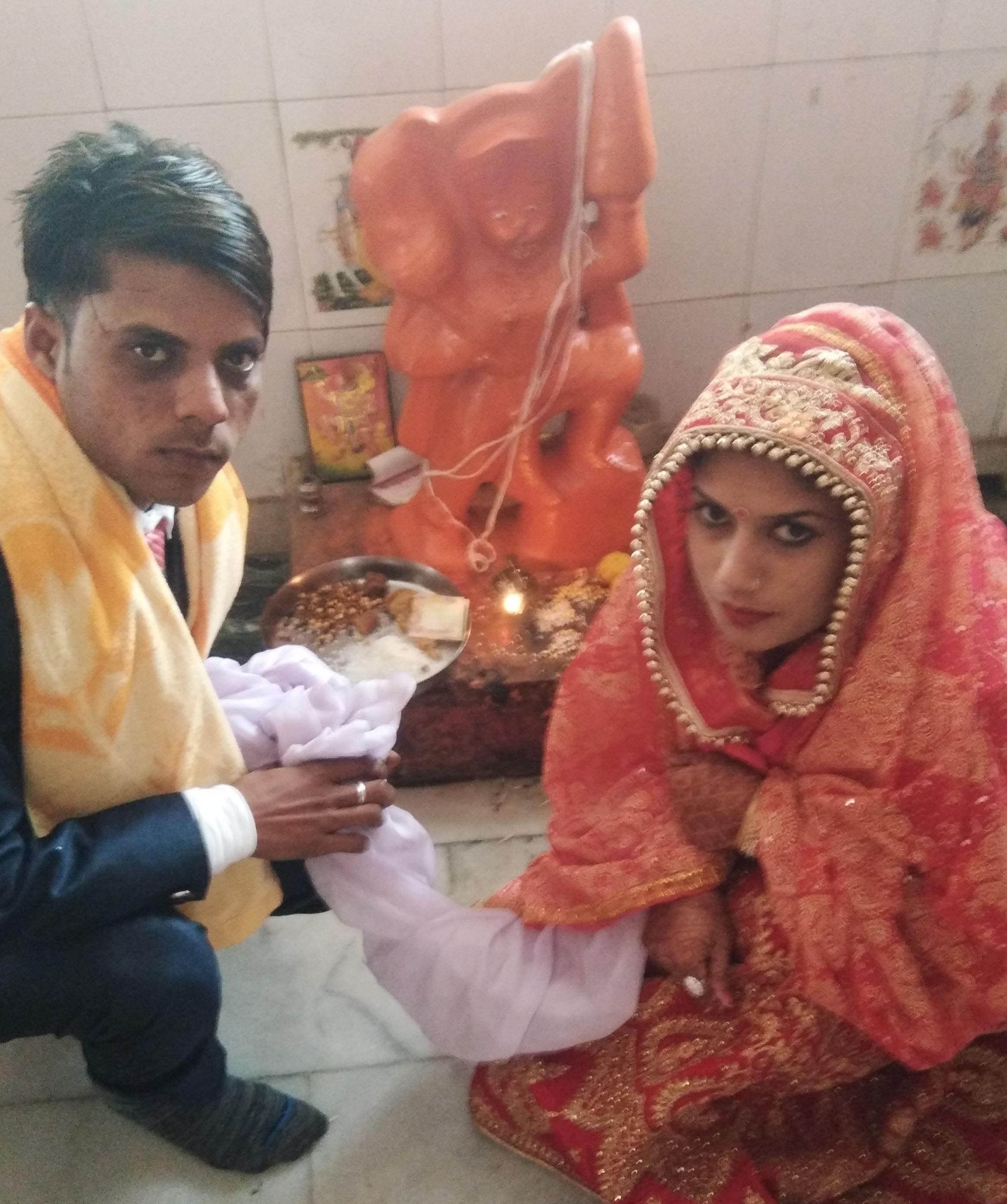 आग लगने से झुलसे जसबीर और मोनी की शादी की तस्वीर
