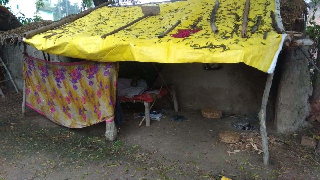 महेशगंज थाना क्षेत्र के भैसाना गांव में भइयाराम मौर्या का मकान।