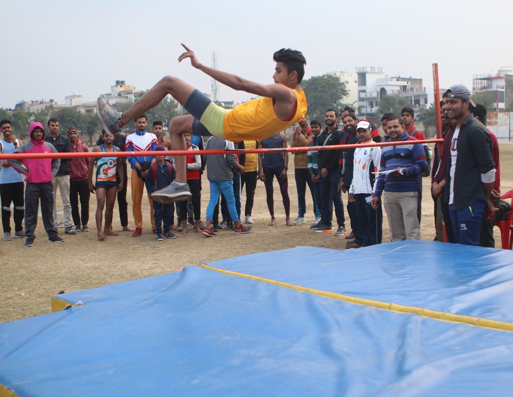 अमर उजाला अलीगढ़ ओलंपिक 2020 में आयोजित ऊँची कूद में छलांग लगाता खिलाड़ी। अमर उजाला अलीगढ़ ओलंपिक 2020 में आयोजित ऊँची कूद में छलांग लगाता खिलाड़ी।