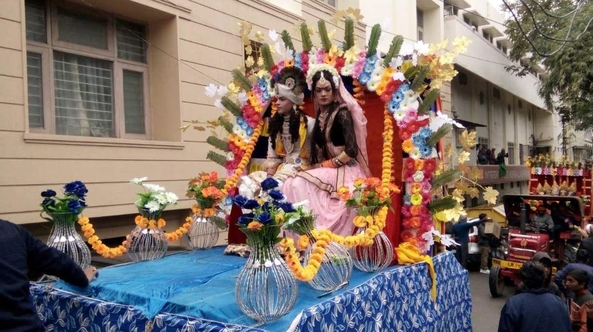 शोभायात्रा में सजाई राम-सीता की झांकी। शोभायात्रा में सजाई राम-सीता की झांकी।