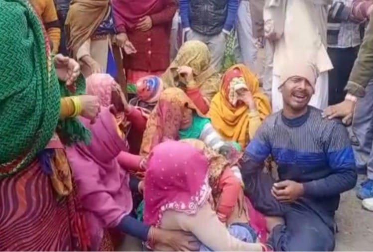 मासूम की मौत के बाद रोते बिलखते परिजन