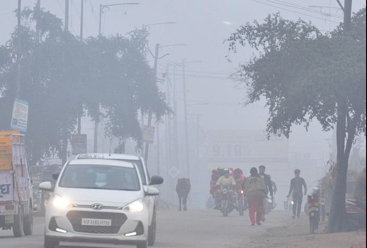 Weather Update Life Affected By Cold Winds In Western Up Heavy Fog In Morning र त म प ल स बह क हर सर द जनज वन पर भ र ठ ठ रन बरकर र बर फ ल हव ओ क स तम ज र