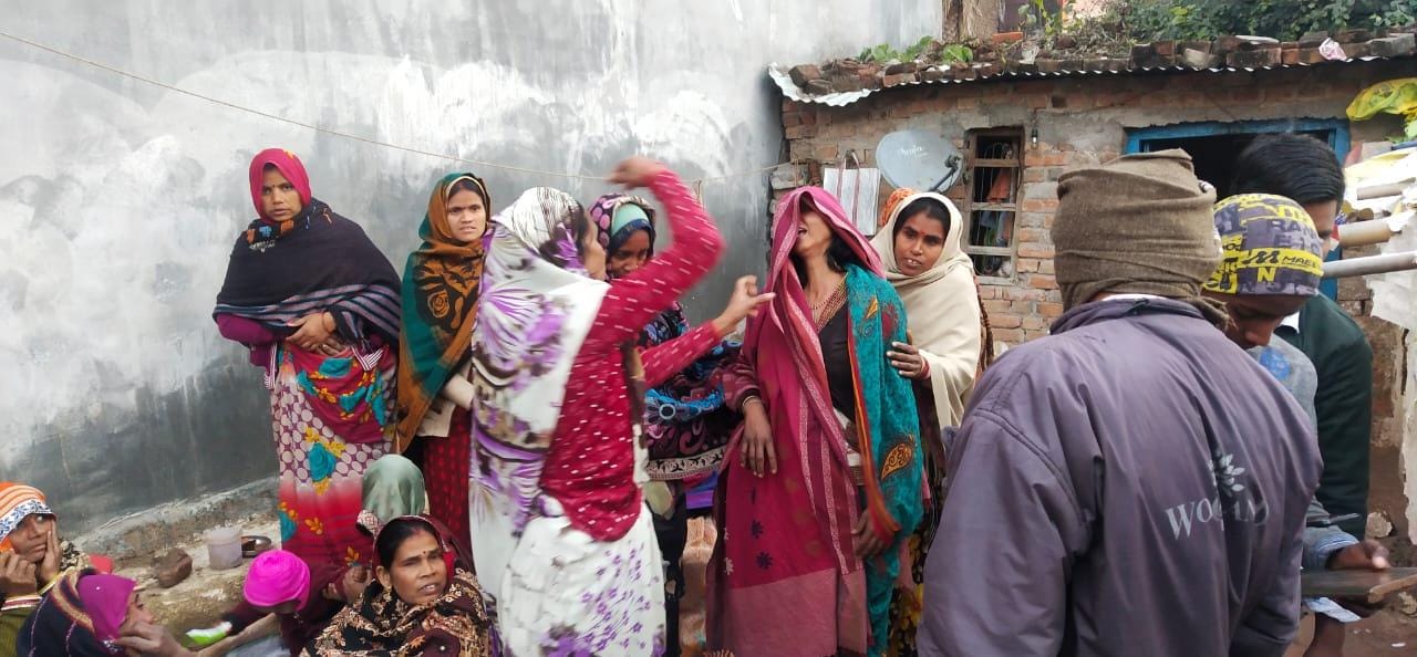 रोते बिलखते परिजन रोते बिलखते परिजन