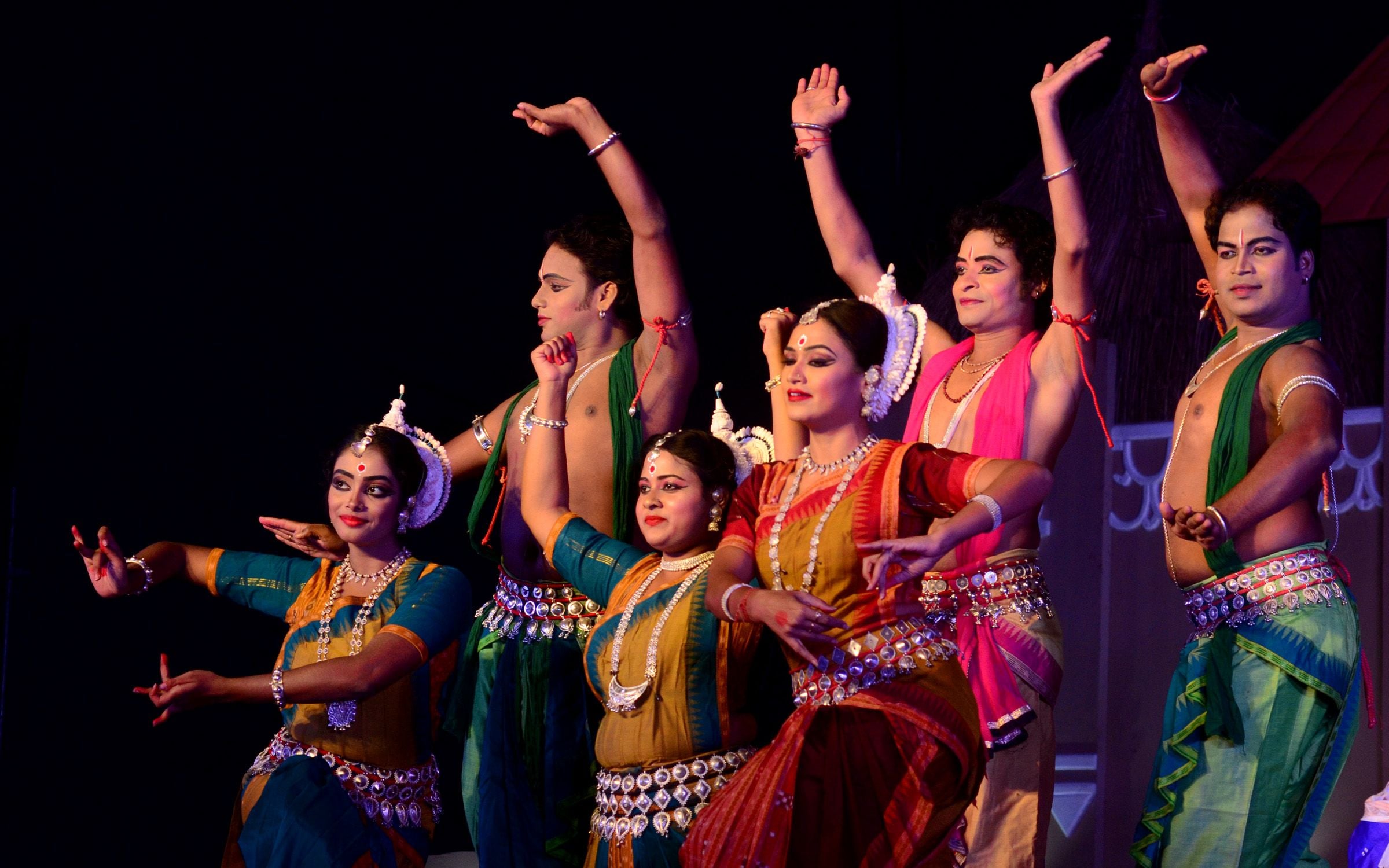माघ मेला स्थित सांस्कृतिक केंद्र के पंडाल में शुरू हुए चलो मन गंगा यमुना तीर कार्यक्रम के तहत मंग