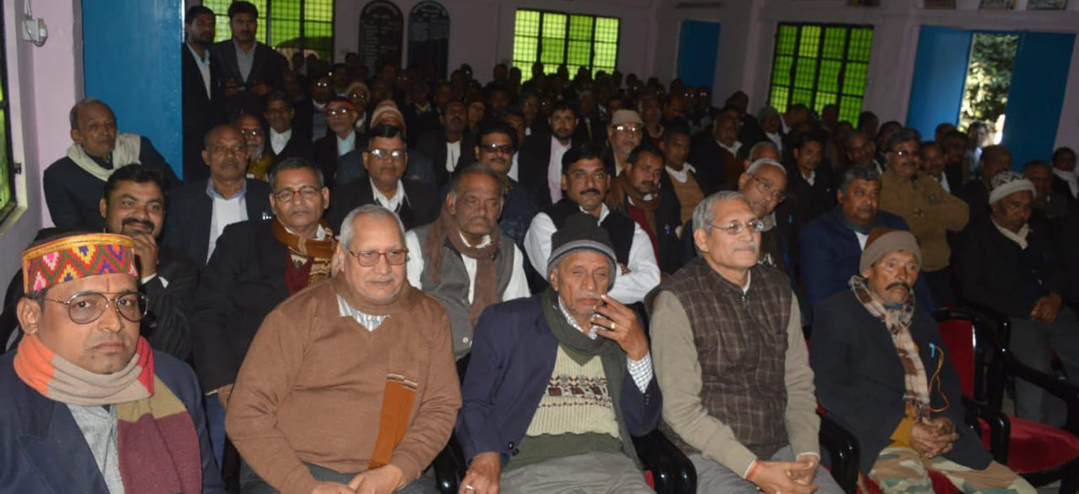 बैठक में उपस्थित अधिवक्ता। बैठक में उपस्थित अधिवक्ता।