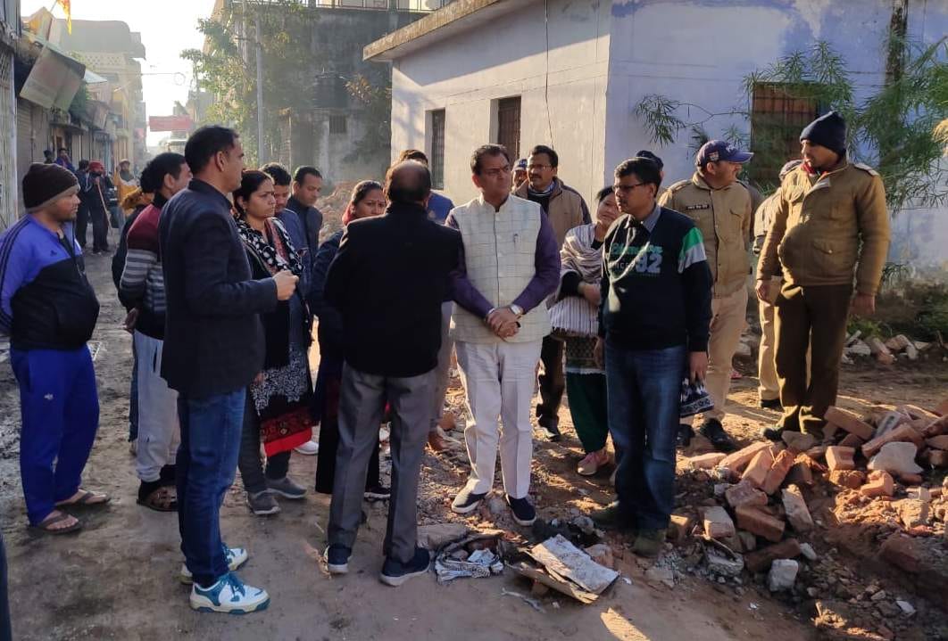 19 घटनास्थल पर पहुंचे विस अध्यक्ष प्रेमचंद अग्रवाल 19 घटनास्थल पर पहुंचे विस अध्यक्ष प्रेमचंद अग्रवाल