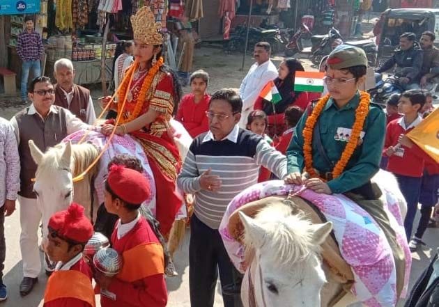 नेताजी सुभाषचंद्र बोस जयंती पर सरस्वती शिशु मंदिर चिलबिला से निकली शोभायात्रा में नेताजी व भारत नेताजी सुभाषचंद्र बोस जयंती पर सरस्वती शिशु मंदिर चिलबिला से निकली शोभायात्रा में नेताजी व भारत