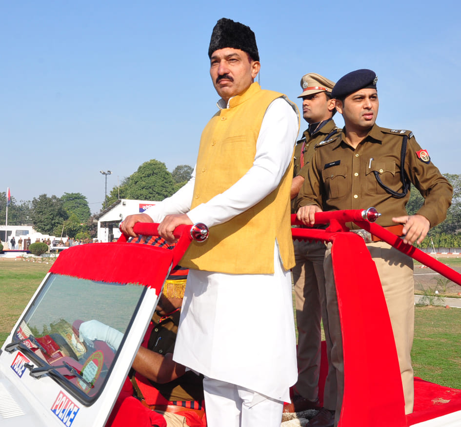 पुलिस लाइन मैदान में गणतंत्र दिवस की प्रेड का निरीक्षण करते एसएसपी पुलिस लाइन मैदान में गणतंत्र दिवस की प्रेड का निरीक्षण करते एसएसपी