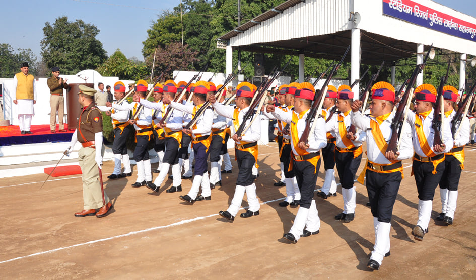 पुलिस लाइन मैदान में गणतंत्र दिवस की प्रेड की तैयारी करते पुलिस कर्मी पुलिस लाइन मैदान में गणतंत्र दिवस की प्रेड की तैयारी करते पुलिस कर्मी