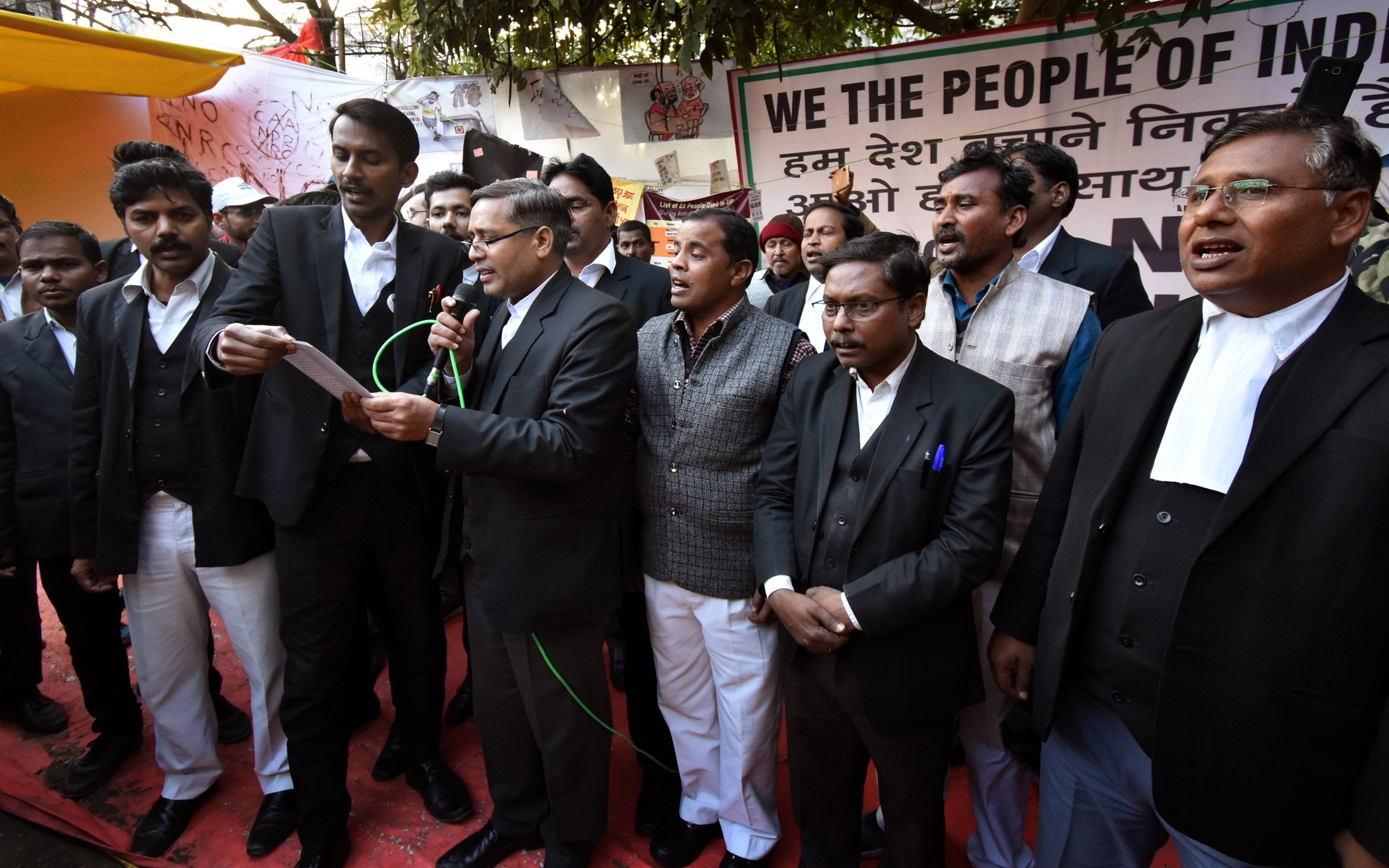 Opposing voice of Buland by bowing to Netaji Opposing voice of Buland by bowing to Netaji