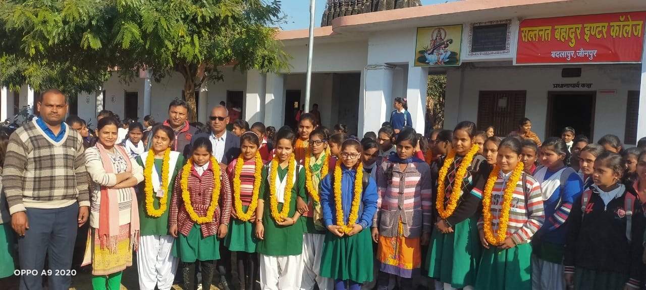 40- सल्तनतबहादुर इन्टर कालेज में बालिका दिवस समारोह में बालिकाओं को सम्मानित करते प्रधानाचार्य ब? 40- सल्तनतबहादुर इन्टर कालेज में बालिका दिवस समारोह में बालिकाओं को सम्मानित करते प्रधानाचार्य ब?