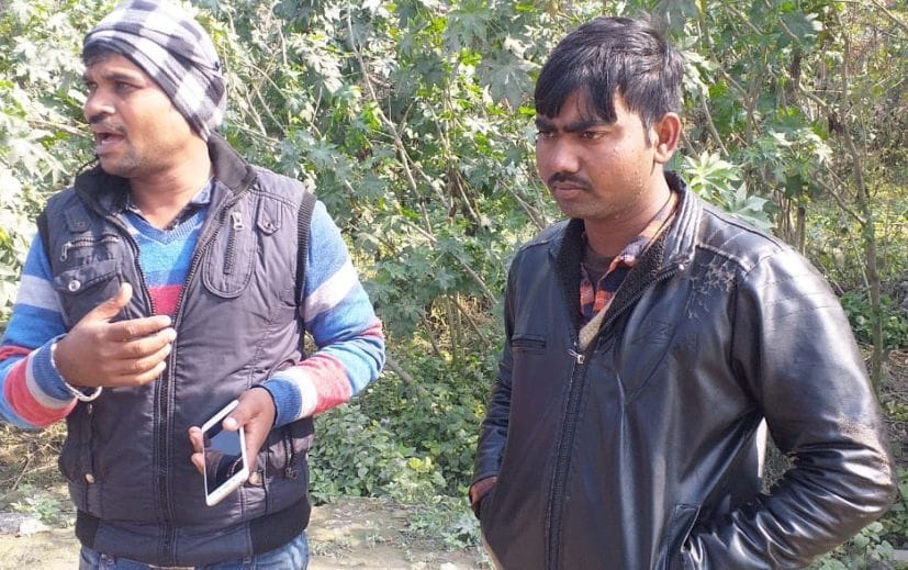 रुद्रपुर में पुलिस को घटना की जानकारी देते प्रताप व बंटी। रुद्रपुर में पुलिस को घटना की जानकारी देते प्रताप व बंटी।