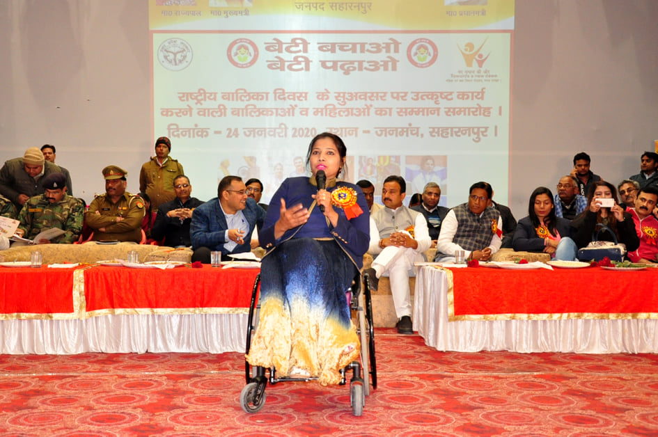 जनमंच में उप्र के स्थापना दिवय व बालिका दिवस पर जानकारी देती खिलाडी जनमंच में उप्र के स्थापना दिवय व बालिका दिवस पर जानकारी देती खिलाडी