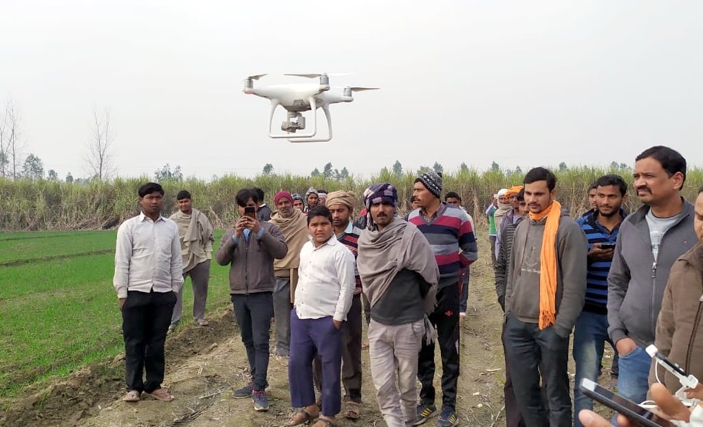 बिजनौर: मंडावर के गांव फतहपुर सभाचंद के जंगल में गुलदार को पकड़ने के लिए उड़ाया गया ड्रोन। बिजनौर: मंडावर के गांव फतहपुर सभाचंद के जंगल में गुलदार को पकड़ने के लिए उड़ाया गया ड्रोन।