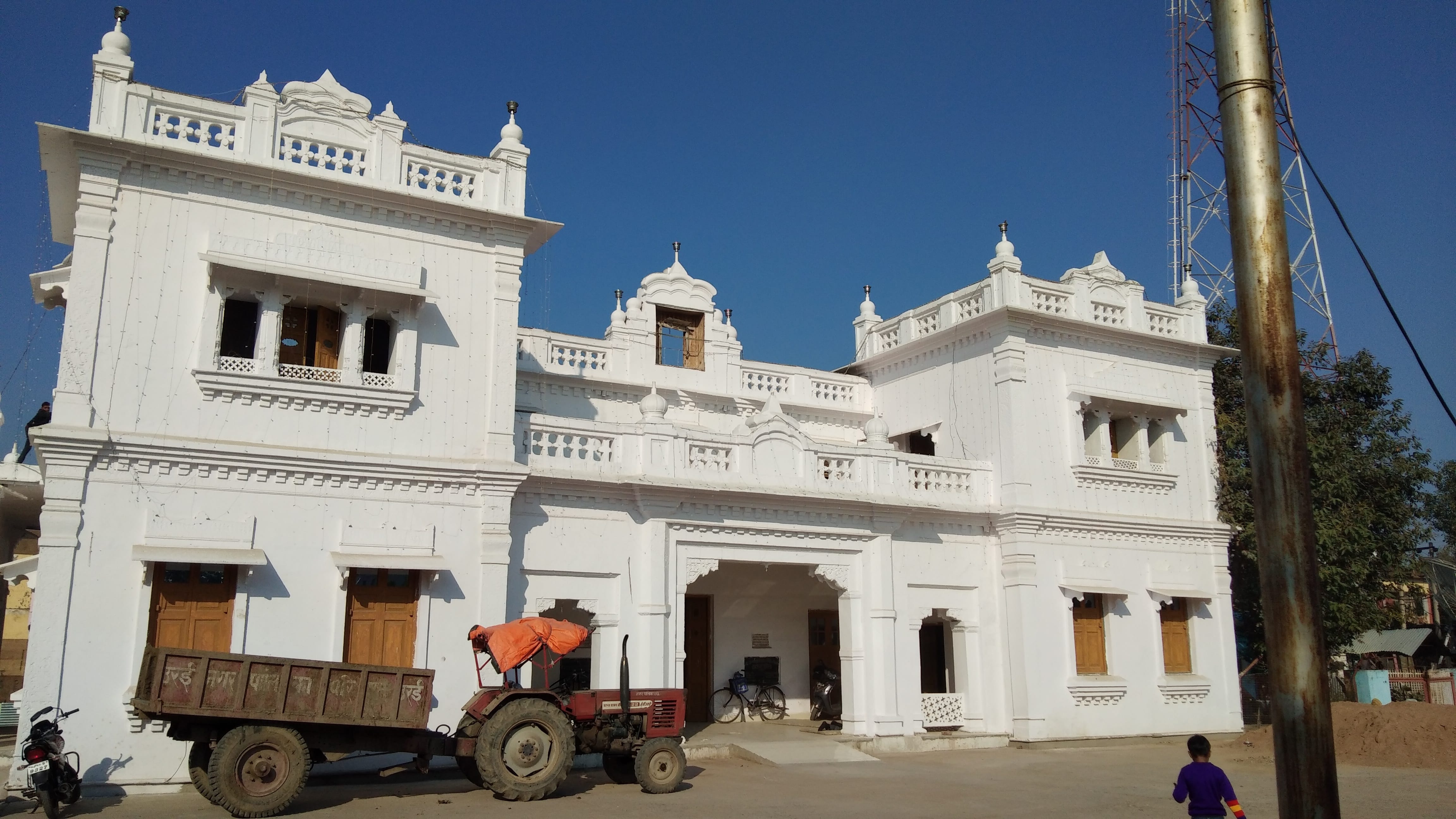उरई में स्थापित ब्रिटिश शासन काल का टाउन हॉल