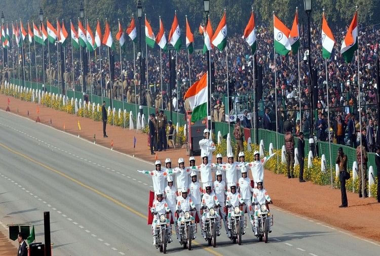 Republic Day Parade News: This Time Outsiders May Be Banned From Rajpath Ceremony - इस बार गणतंत्र दिवस परेड में 'बाहरियों' पर लग सकती है पाबंदी, दिल्लीवालों को ही पास देने पर