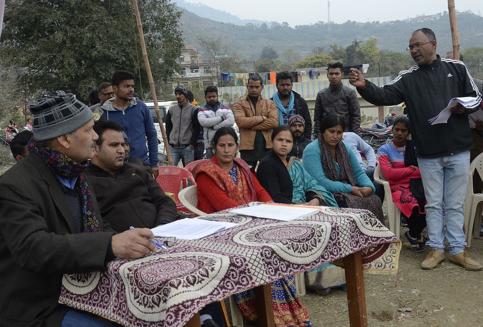 नैथाणा मे वार्ता के दौरान स्थानीय विधायक विनोद कंडारी व आरबीएनएल के अधिकारी के समक्ष अपनी बात रख नैथाणा मे वार्ता के दौरान स्थानीय विधायक विनोद कंडारी व आरबीएनएल के अधिकारी के समक्ष अपनी बात रख