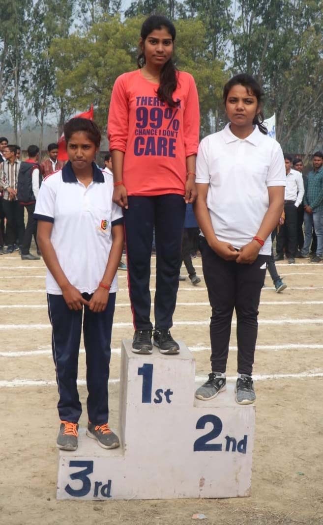 राजकीय पालीटेक्निक कालेज में आयोजित वार्षिक खेलकूद में 100 मीटर दौड़ स्थान प्राप्त छात्राएं। राजकीय पालीटेक्निक कालेज में आयोजित वार्षिक खेलकूद में 100 मीटर दौड़ स्थान प्राप्त छात्राएं।