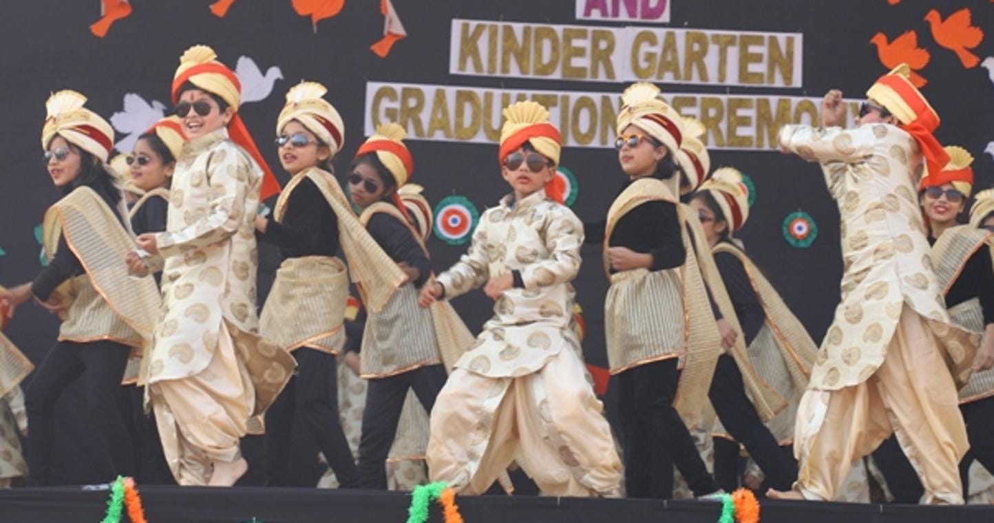 शामली कैराना रोड पर स्कॉटिश स्कूल में गणतंत्र दिवस पर सांस्कृतिक कार्यक्रम प्रस्तुत करते छात्र शामली कैराना रोड पर स्कॉटिश स्कूल में गणतंत्र दिवस पर सांस्कृतिक कार्यक्रम प्रस्तुत करते छात्र