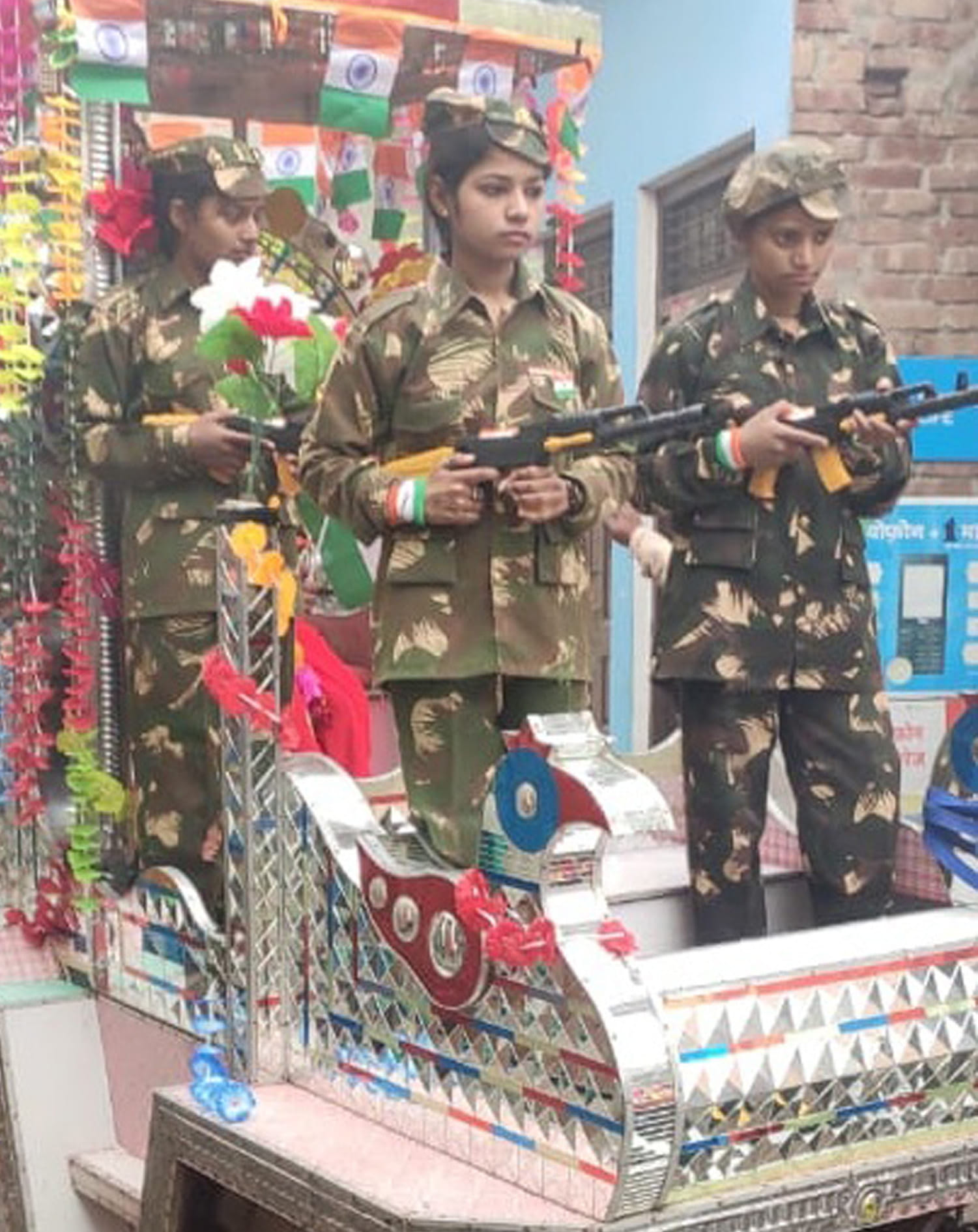 चौसाना में गणतंत्र दिवस पर निकली झांकी। चौसाना में गणतंत्र दिवस पर निकली झांकी।