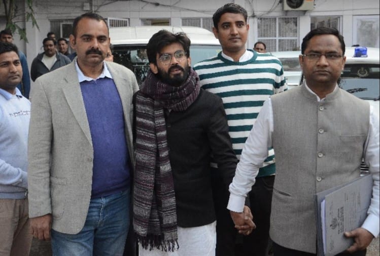 शरजील पुलिस की गिरफ्त में