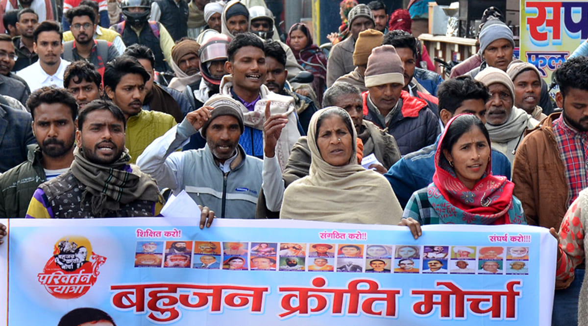 रुड़की रोड पर भारत बंद के आह्वान करते बहुजन क्रांति मोर्चा के कार्यकर्ता।