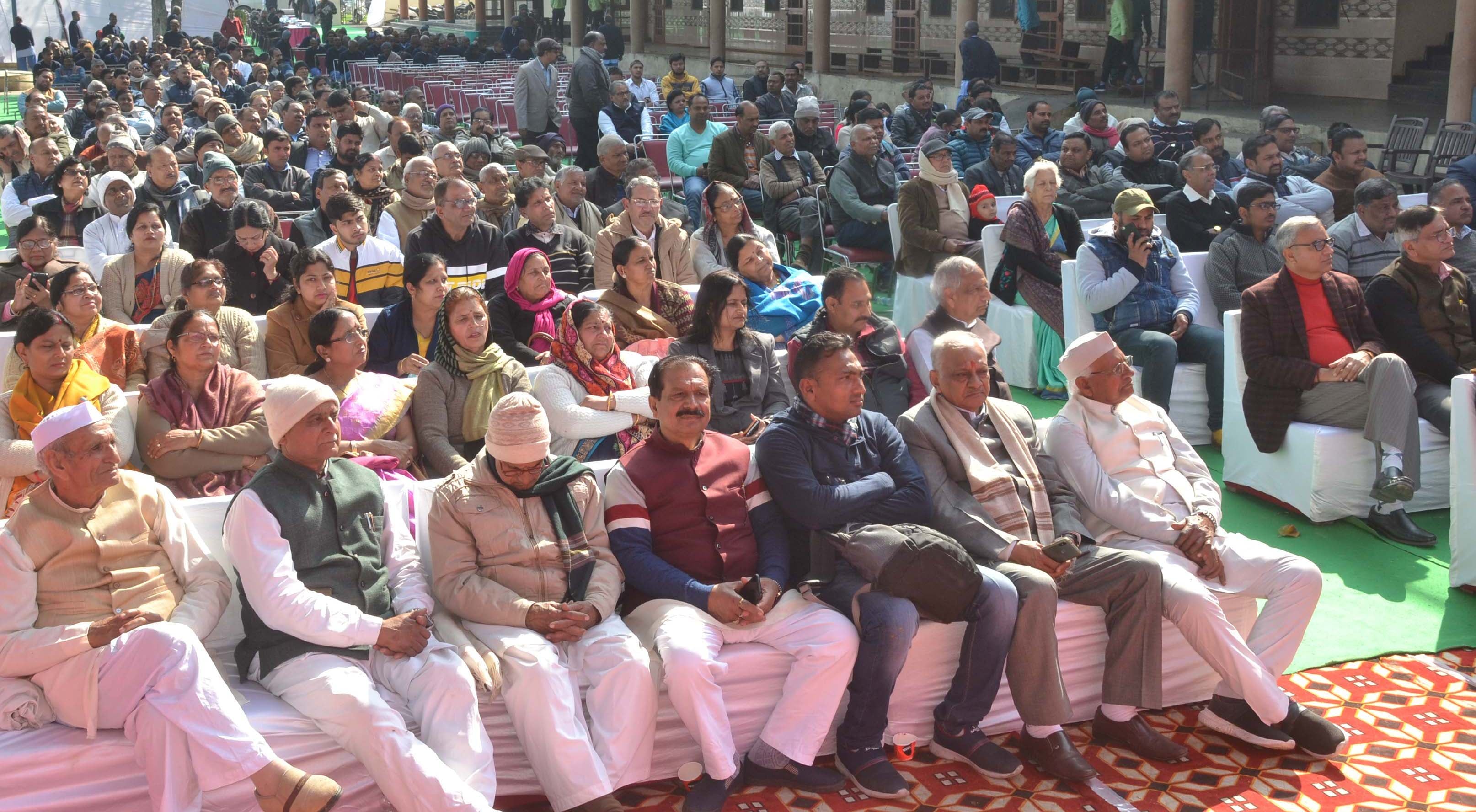 शामली में अपना घर आश्रम के स्थापना दिवस पर आयोजित कार्यक्रम में भाग लेते गणमान्यलोग शामली में अपना घर आश्रम के स्थापना दिवस पर आयोजित कार्यक्रम में भाग लेते गणमान्यलोग