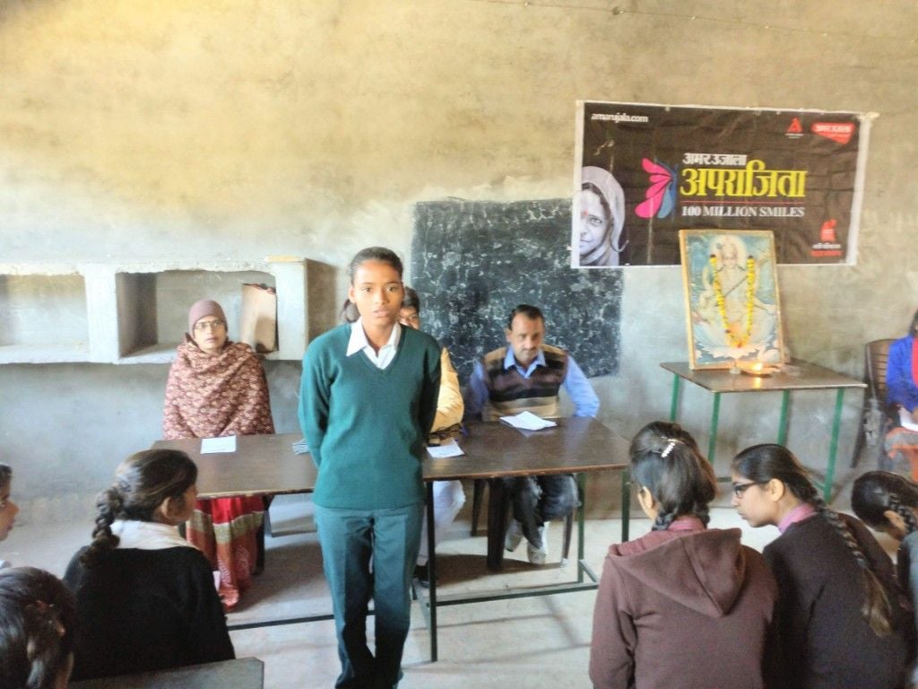 अपराजिता कार्यक्रम में देश के विकास में नारी के योगदान पर बोलती एक छात्रा। अपराजिता कार्यक्रम में देश के विकास में नारी के योगदान पर बोलती एक छात्रा।