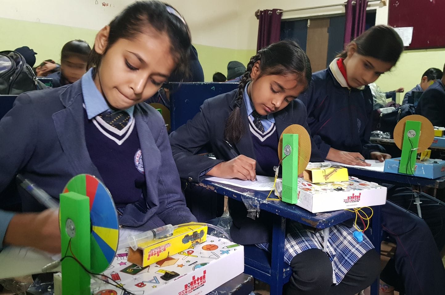 शामली सेन्टआर कान्वेंट स्कूल में तकनीकि कौशल विकास विज्ञानशाला में हाइड्रोलिक ब्रेक का प्रशिक? शामली सेन्टआर कान्वेंट स्कूल में तकनीकि कौशल विकास विज्ञानशाला में हाइड्रोलिक ब्रेक का प्रशिक?