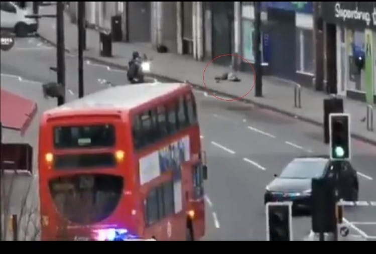 लंदन में आतंकवादी हमला: कई लोगों को चाकू मारा, पुलिस ने किया ढेर 1 लाल घेरे में दिख रहा मृत हमलावर