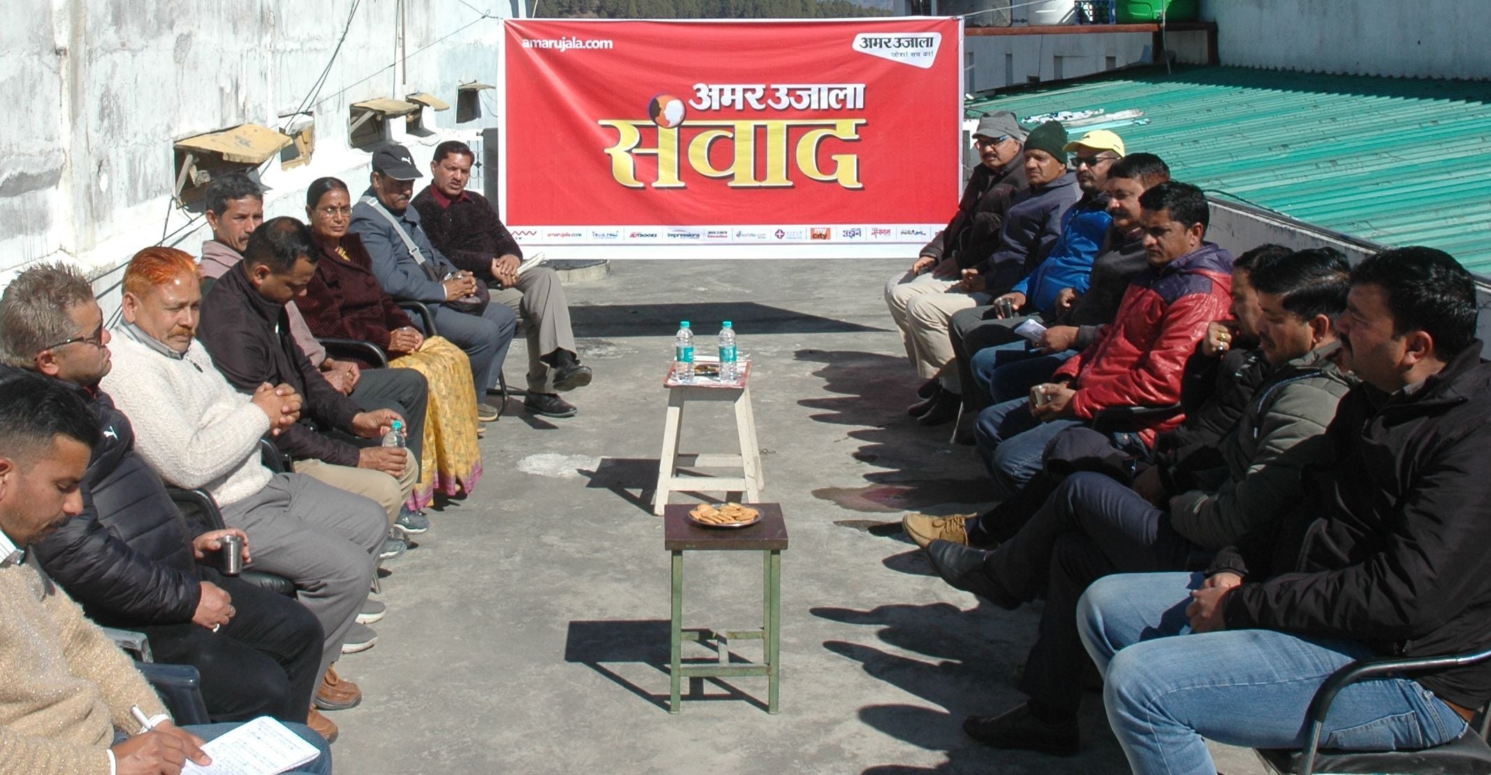 थिरागढ़ में अमर उजाला के संवाद कार्यक्रम में उपस्थित लोग।