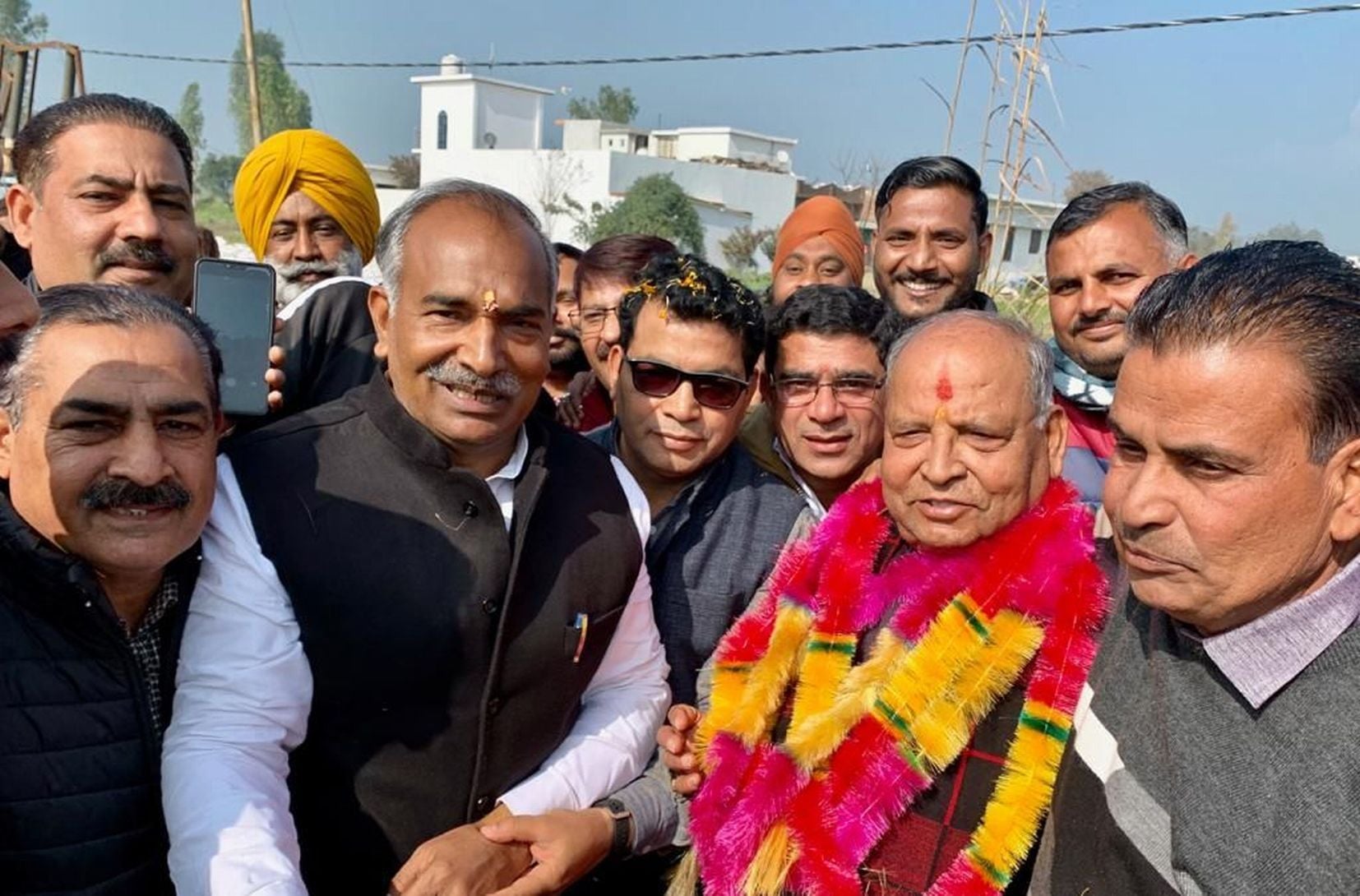 बाजपुर में भाजपा प्रदेशाध्यक्ष बंशीधर भगत का स्वागत करते कार्यकर्ता। बाजपुर में भाजपा प्रदेशाध्यक्ष बंशीधर भगत का स्वागत करते कार्यकर्ता।