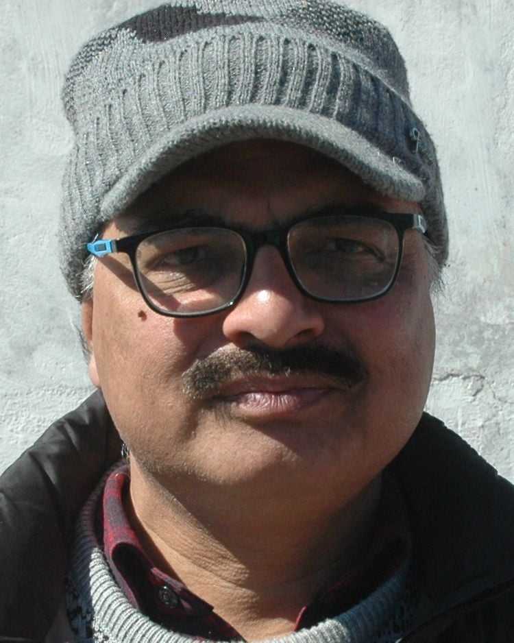 महेश जोशी, चार्टर्ड एकाउंटेंट।