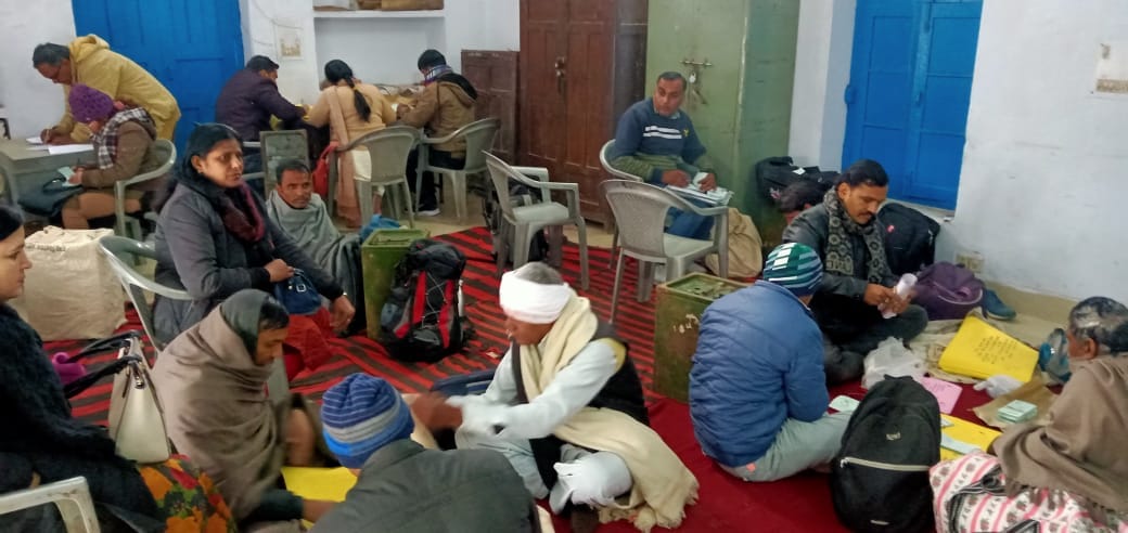 नागल विकास खंड में आज होन वाले मतदान की तैयारी करती पोलिंग पार्टियां नागल विकास खंड में आज होन वाले मतदान की तैयारी करती पोलिंग पार्टियां
