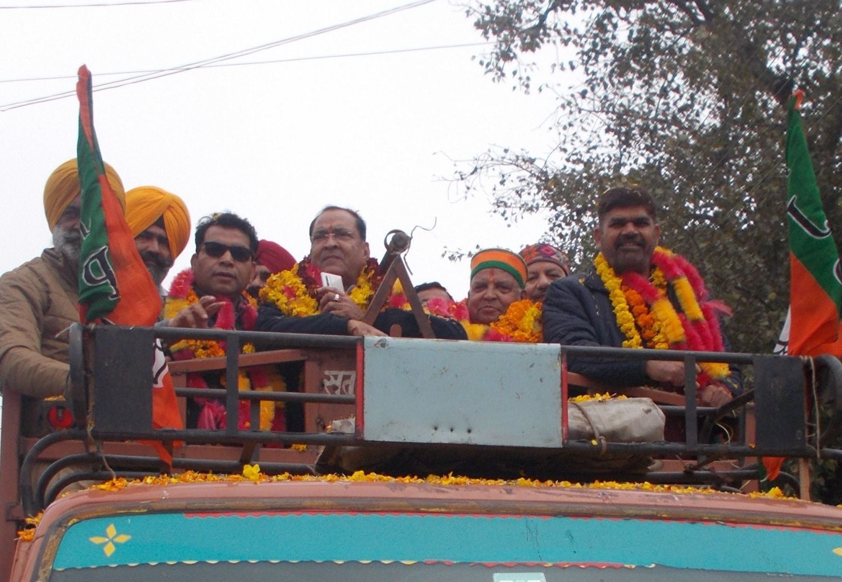 केलाखेड़ा में भाजपा प्रदेशाध्यक्ष का स्वागत करते भाजपाई। केलाखेड़ा में भाजपा प्रदेशाध्यक्ष का स्वागत करते भाजपाई।