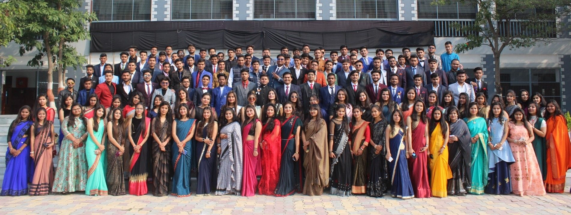 संत फ्रसिस स्कूल में कार्यक्रम के दौरान उपस्थित विद्यार्थी व शिक्षक। संत फ्रसिस स्कूल में कार्यक्रम के दौरान उपस्थित विद्यार्थी व शिक्षक।