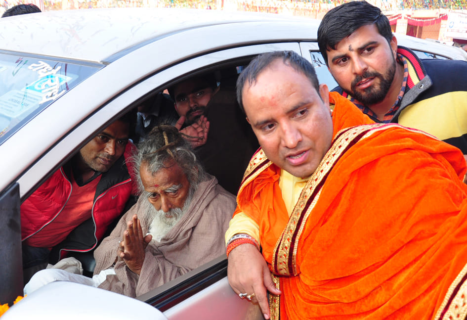 साउथ सिटी में श्रीमद् भागवत कथा में पहुंचे बाबा बंशीवाले साउथ सिटी में श्रीमद् भागवत कथा में पहुंचे बाबा बंशीवाले