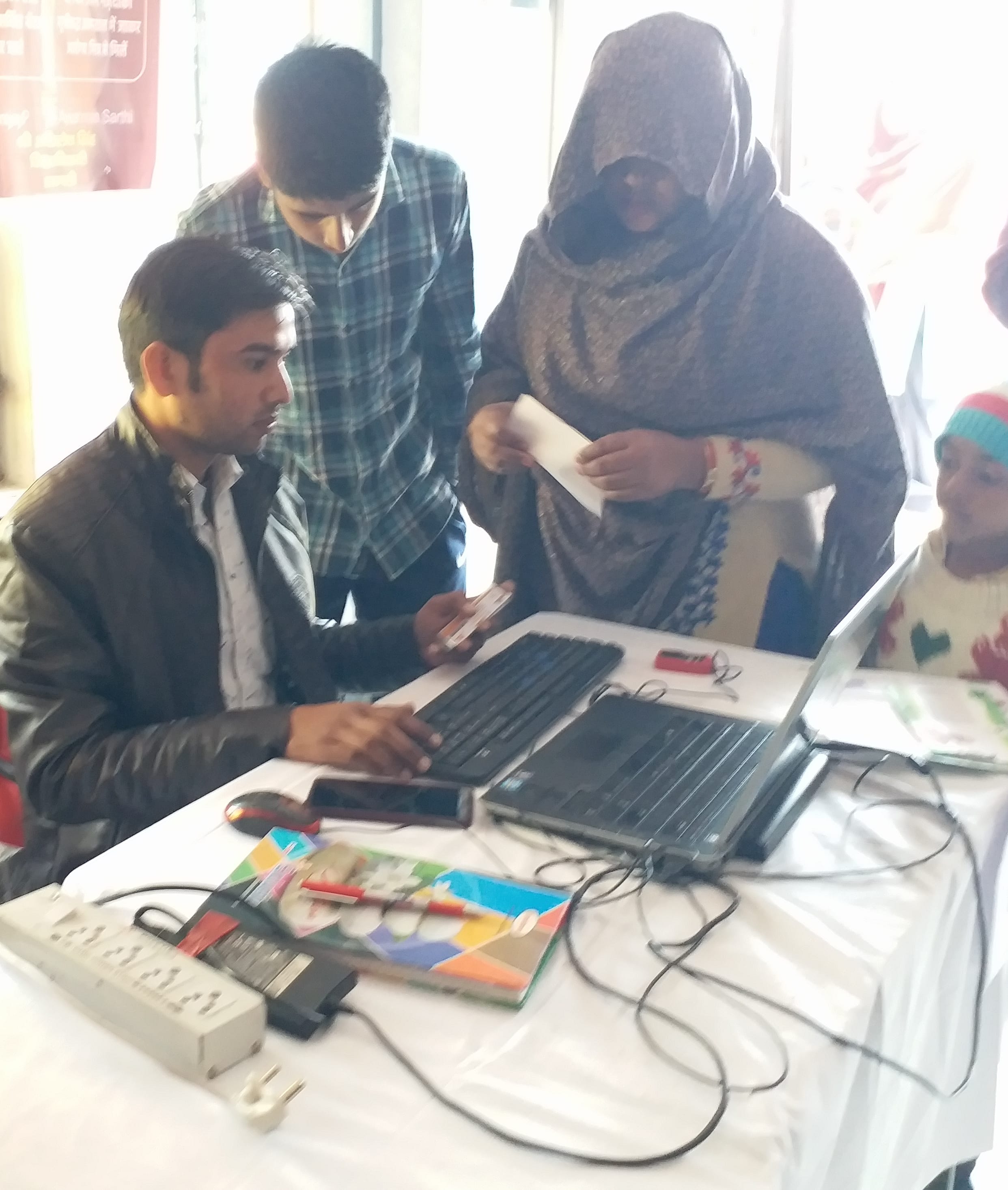 झिंझाना क्षेत्र के गांव केरटू में मुख्यमंत्री आरोग्य स्वास्थ्य मेले में गोल्डन कार्ड बनाते कमच? झिंझाना क्षेत्र के गांव केरटू में मुख्यमंत्री आरोग्य स्वास्थ्य मेले में गोल्डन कार्ड बनाते कमच?
