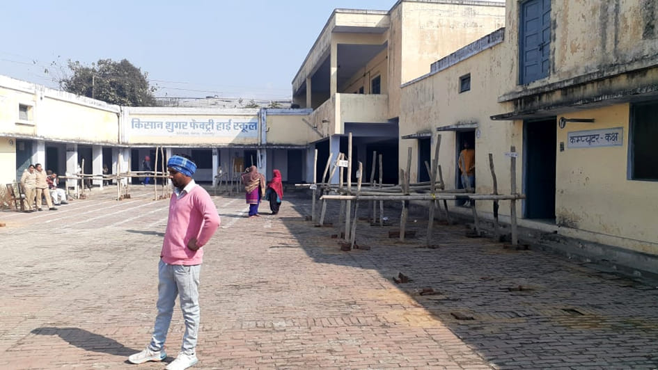 जिला पंचायत वार्ड 13 के उपचुनाव में सरसावा क्षेत्र में सूने पड़े मतदान केंद्र जिला पंचायत वार्ड 13 के उपचुनाव में सरसावा क्षेत्र में सूने पड़े मतदान केंद्र