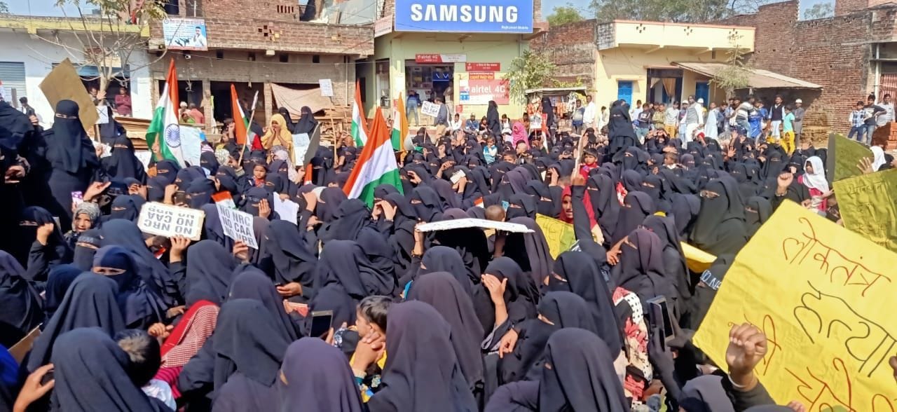बिलरियागंज में सीएए के विरोध प्रदर्शन में शामिल मुस्लिम महिलाएं।