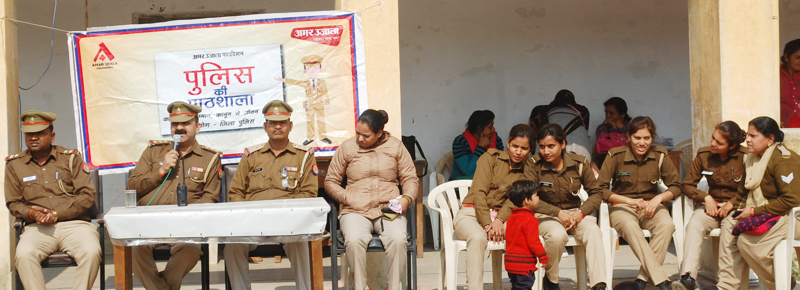 राजकीय बालिका इंटर कॉलेज में अमर उजाला की पुलिस की पाठशाला में छात्राओं को संबोधित करते कोतवाली ?