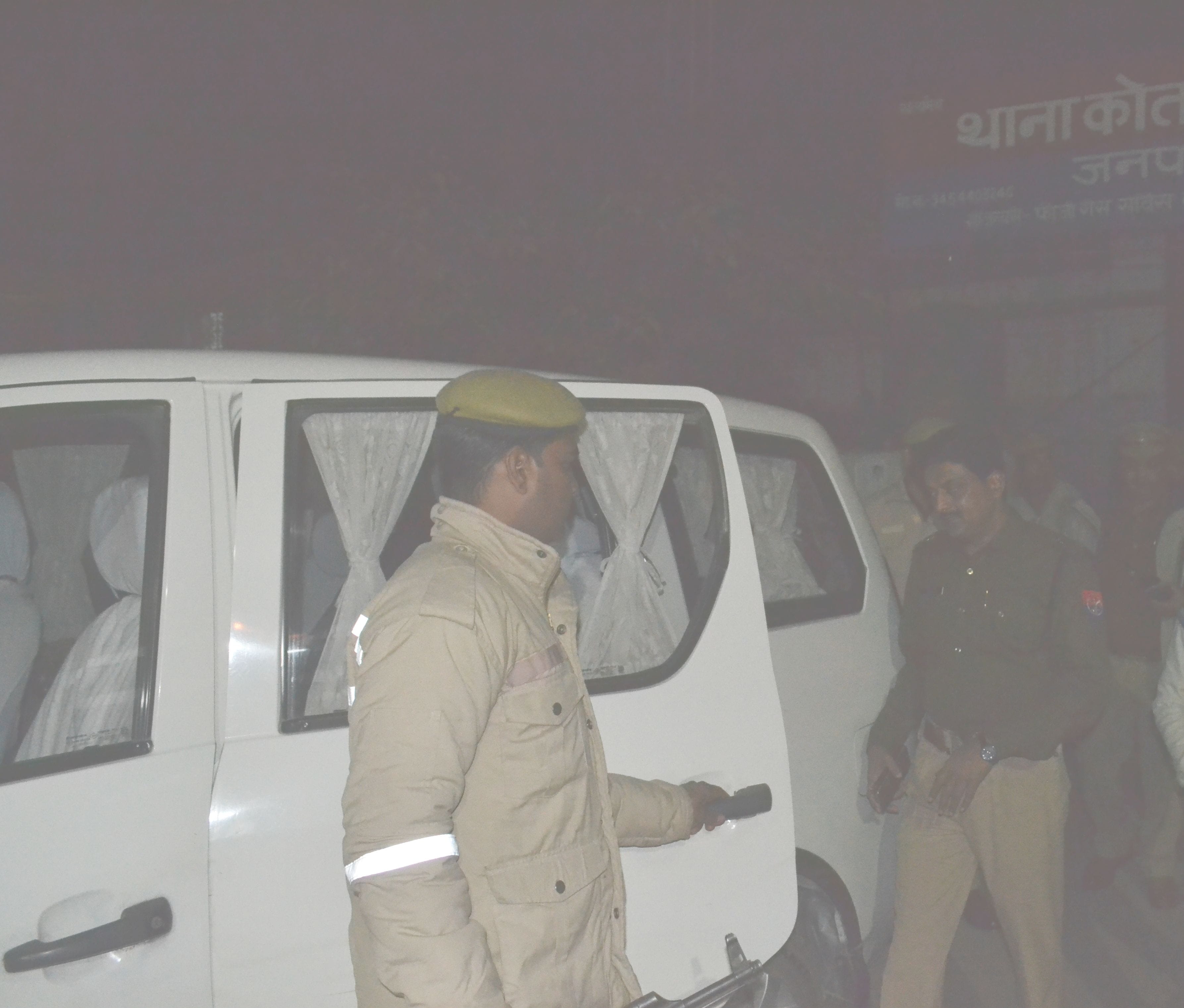 मौहल्ला रैवाड़ी में एक मासूम के साथ हुए दुस्कर्म की घटना की जांच को पहुंचे एएसपी- संवाद- संवाद मौहल्ला रैवाड़ी में एक मासूम के साथ हुए दुस्कर्म की घटना की जांच को पहुंचे एएसपी- संवाद- संवाद